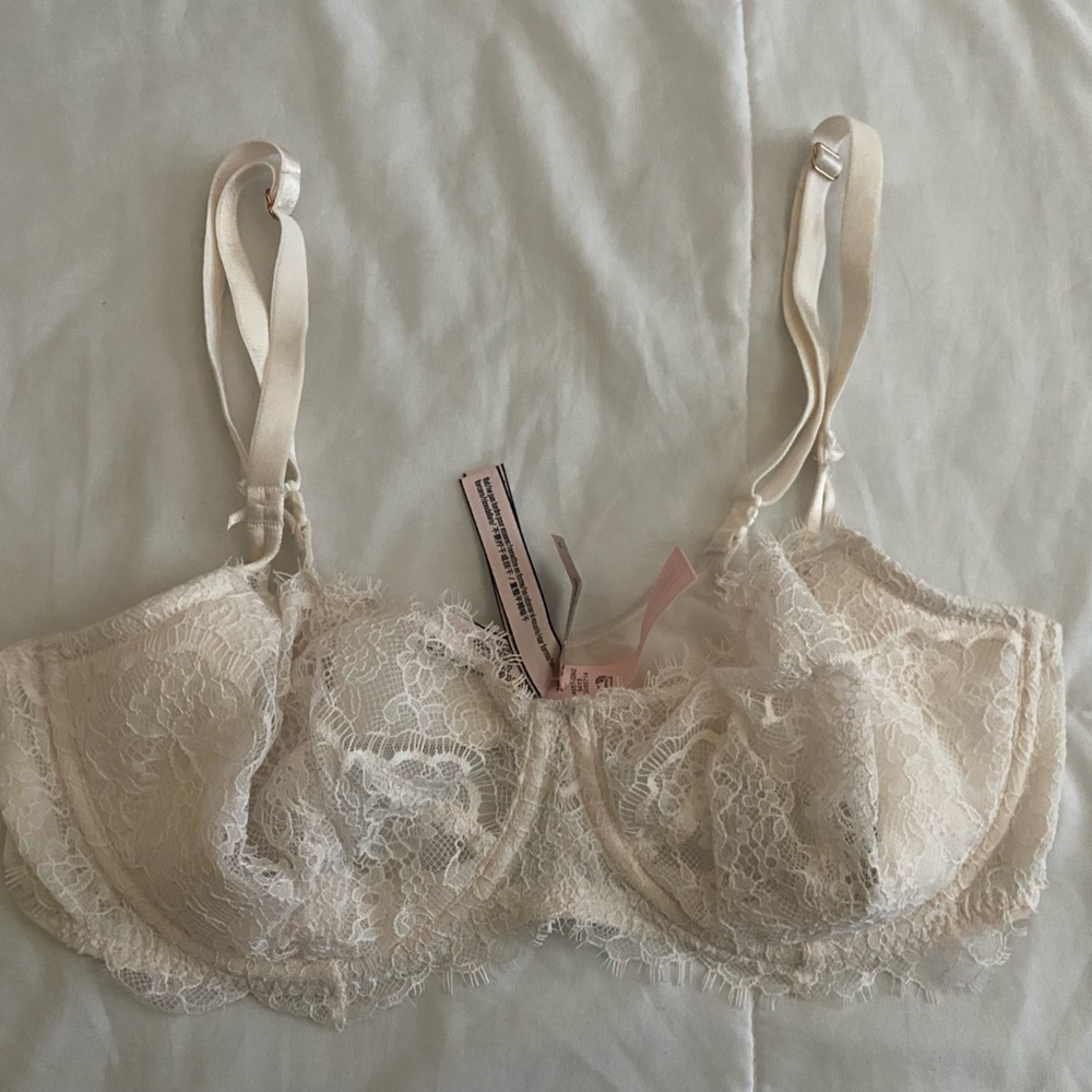 Victoria's Secret Ivory Lace Bra